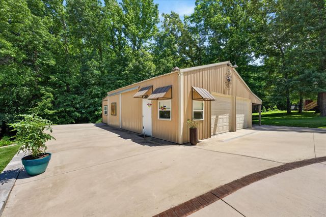 1175 Hutcheson Ln, Clarksville, TN 37040