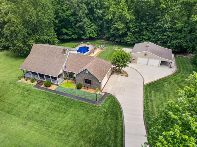 1175 Hutcheson Ln, Clarksville, TN 37040