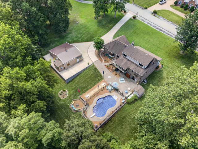 1175 Hutcheson Ln, Clarksville, TN 37040