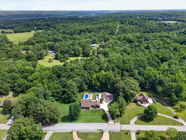 1175 Hutcheson Ln, Clarksville, TN 37040