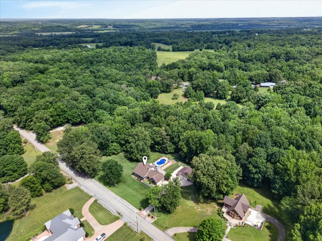 1175 Hutcheson Ln, Clarksville, TN 37040