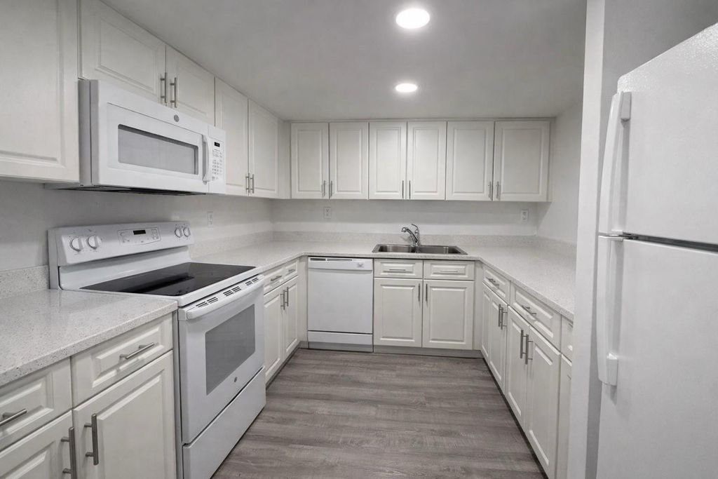 17350 NW 68th Avenue 300-404, Hialeah, FL 33015