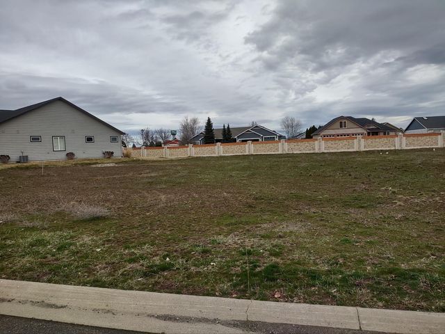 1109 N Country Club Dr, Deer Park, WA 99006