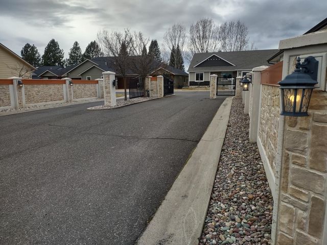 1109 N Country Club Dr, Deer Park, WA 99006