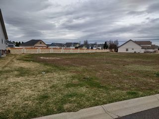 1109 N Country Club Dr, Deer Park, WA 99006