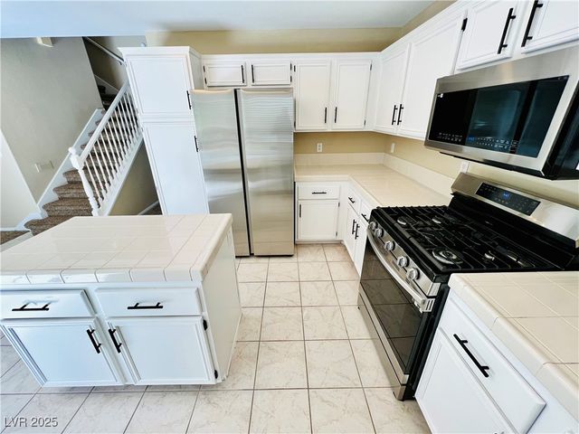 10247 Trailing Dalea Avenue, Las Vegas, NV 89135