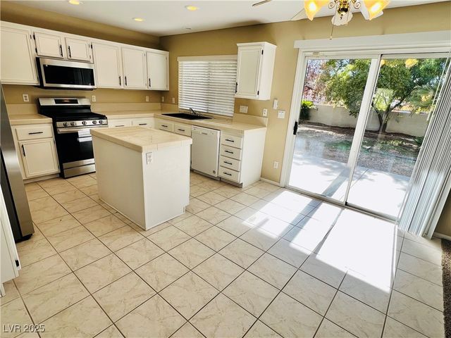 10247 Trailing Dalea Avenue, Las Vegas, NV 89135