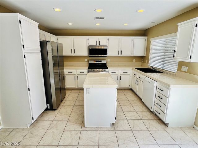 10247 Trailing Dalea Avenue, Las Vegas, NV 89135