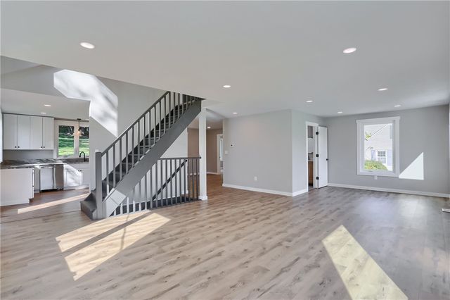 9755 Grosick Rd, Mccandless, PA 15237