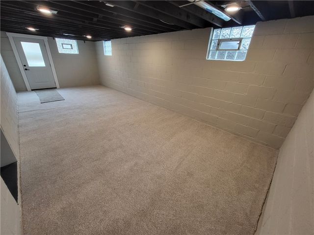 9755 Grosick Rd, Mccandless, PA 15237