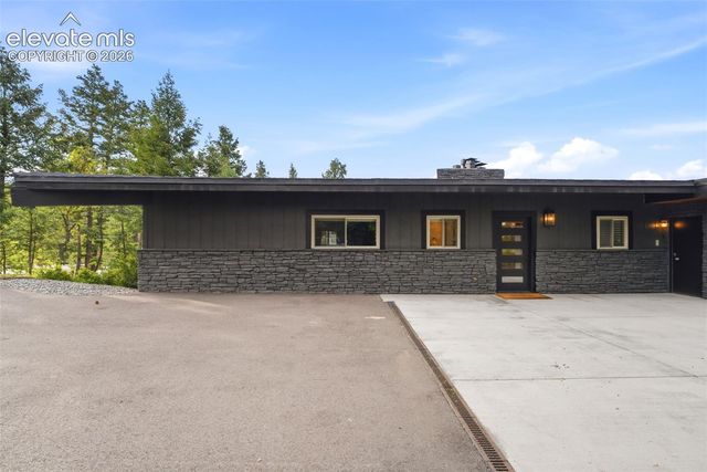 17 Pine Road, Colorado Springs, CO 80906