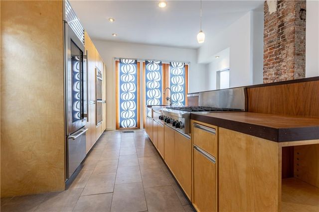 3629 State Line Road, Kansas City, MO 64111