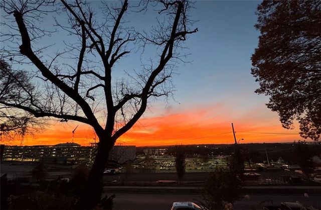 3629 State Line Road, Kansas City, MO 64111