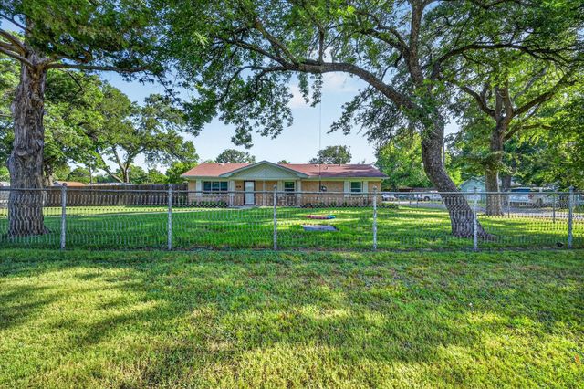 701 E Main Street, Tioga, TX 76271
