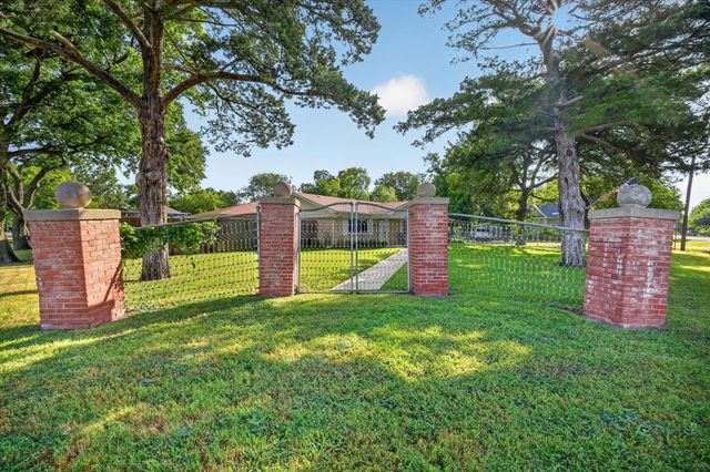 701 E Main Street, Tioga, TX 76271