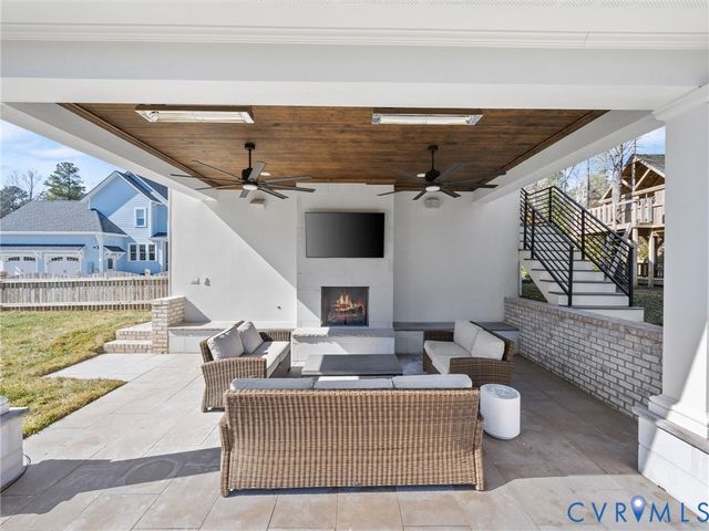 2100 Tulip Hill Dr, Midlothian, VA 23112