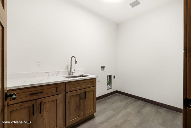 105 Backtrack RD, Sandpoint, ID 83864