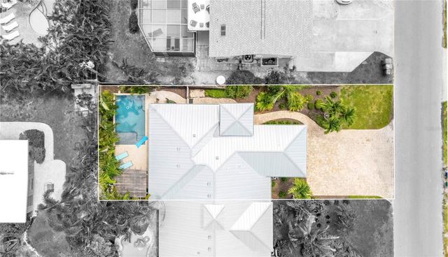 302 67TH STREET, Holmes Beach, FL 34217