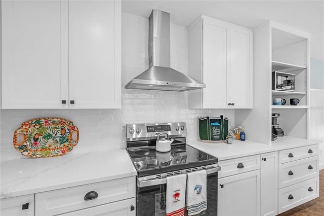 302 67TH STREET, Holmes Beach, FL 34217