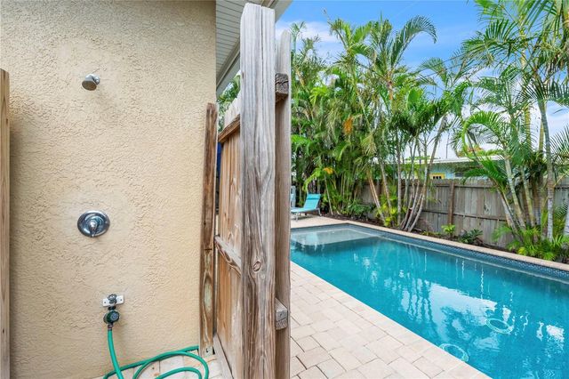 302 67TH STREET, Holmes Beach, FL 34217