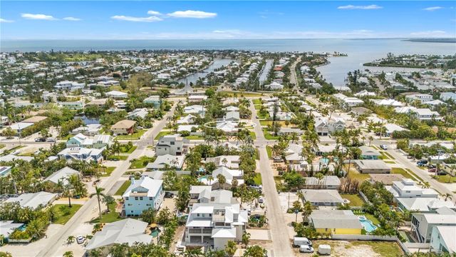 302 67TH STREET, Holmes Beach, FL 34217