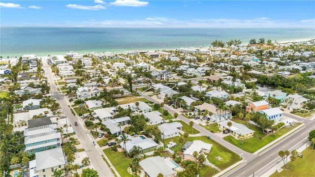 302 67TH STREET, Holmes Beach, FL 34217