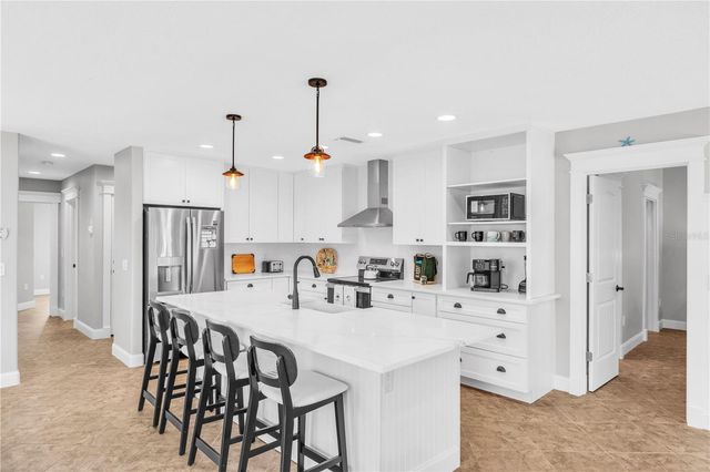 302 67TH STREET, Holmes Beach, FL 34217