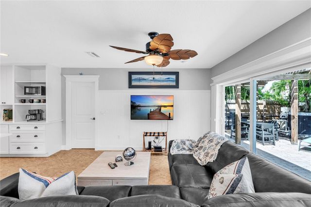 302 67TH STREET, Holmes Beach, FL 34217