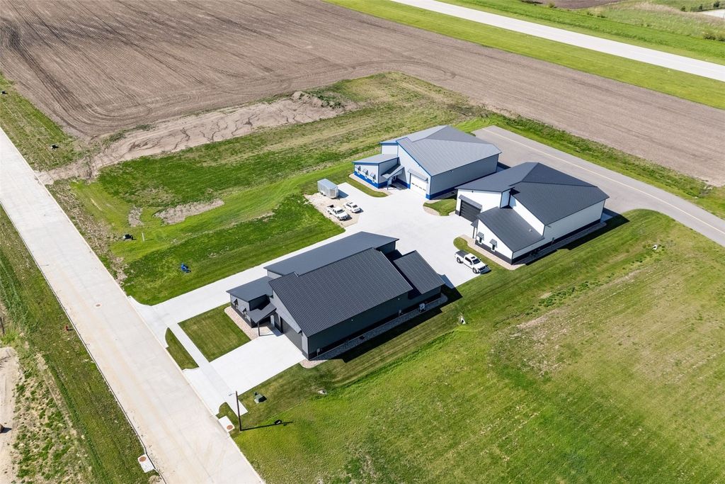 530 Aircom Drive 2B, Marion, IA 52302