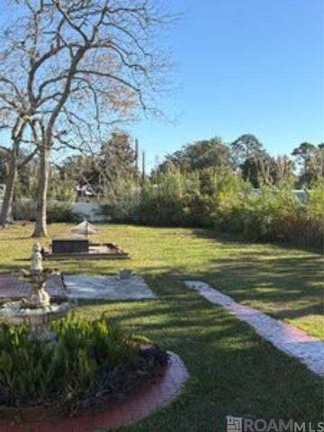 1030 2nd St, Morgan City, LA 70380