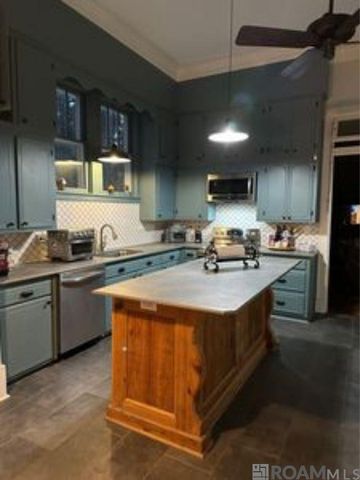 1030 2nd St, Morgan City, LA 70380