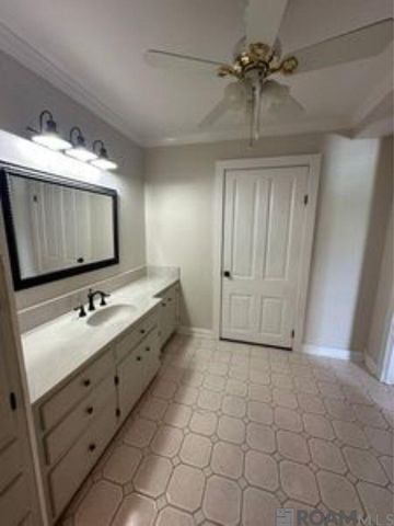 1030 2nd St, Morgan City, LA 70380