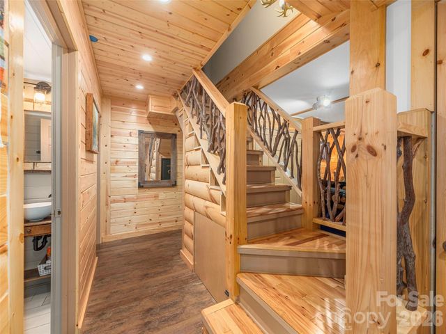 193 Valley Creek Drive, Maggie Valley, NC 28751