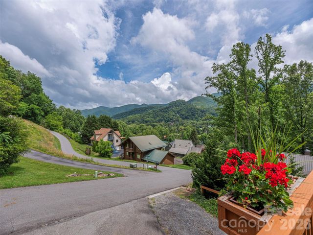 193 Valley Creek Drive, Maggie Valley, NC 28751