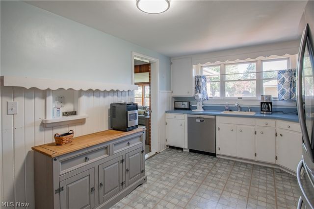 427 W Sunset Drive, Rittman, OH 44270
