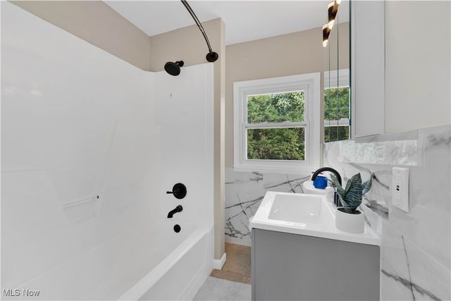 1575 Faye Road, Akron, OH 44306