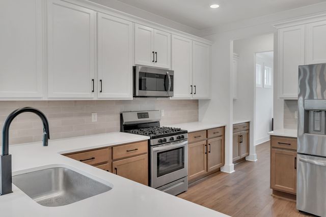 261 Cornice Dr, La Vergne, TN 37086