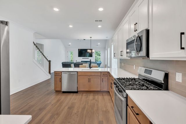 261 Cornice Dr, La Vergne, TN 37086