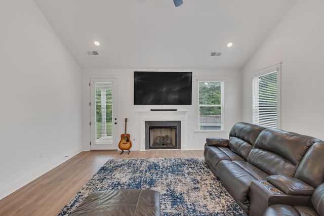 261 Cornice Dr, La Vergne, TN 37086