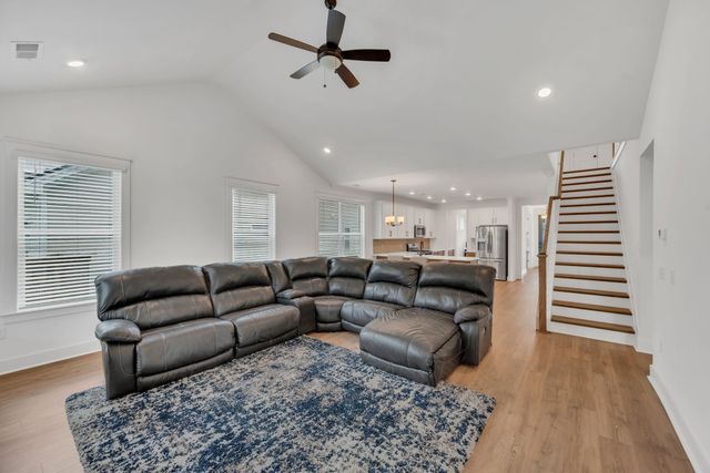 261 Cornice Dr, La Vergne, TN 37086