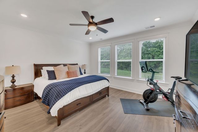 261 Cornice Dr, La Vergne, TN 37086