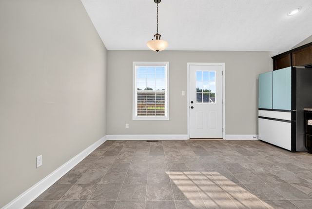 521 Labrador Dr, Bowling Green, KY 42101