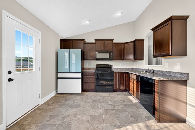 521 Labrador Dr, Bowling Green, KY 42101