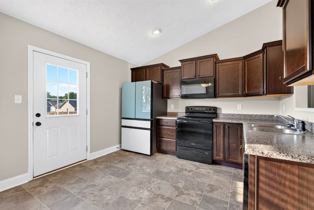 521 Labrador Dr, Bowling Green, KY 42101