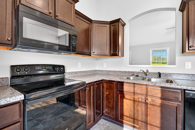 521 Labrador Dr, Bowling Green, KY 42101