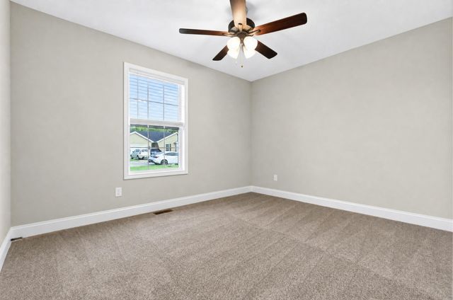521 Labrador Dr, Bowling Green, KY 42101