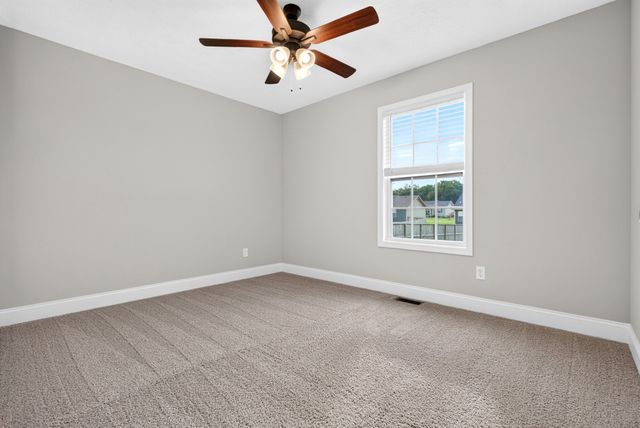 521 Labrador Dr, Bowling Green, KY 42101