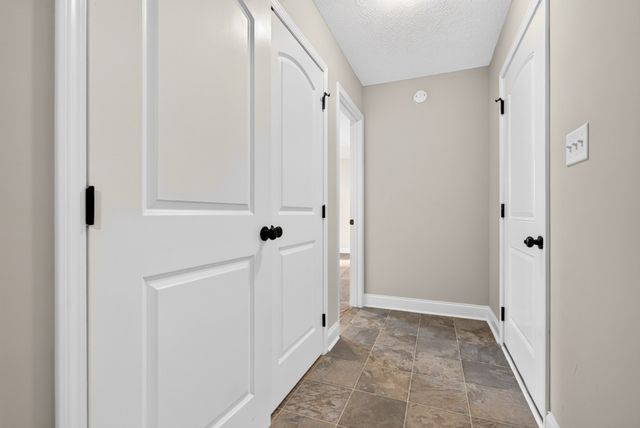 521 Labrador Dr, Bowling Green, KY 42101