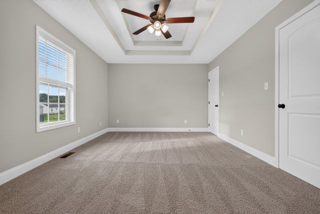 521 Labrador Dr, Bowling Green, KY 42101
