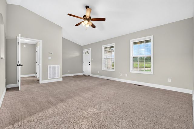 521 Labrador Dr, Bowling Green, KY 42101